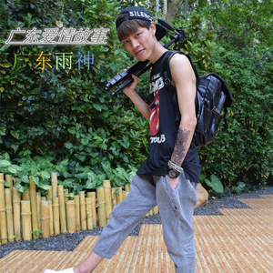 贱狗奴跪下舔脚扇巴掌
