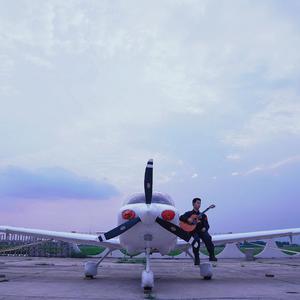 贱狗奴跪下舔脚扇巴掌
