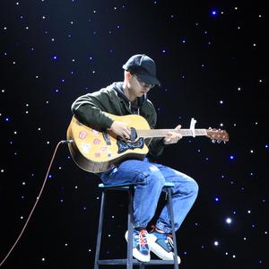 贱狗奴跪下舔脚扇巴掌
